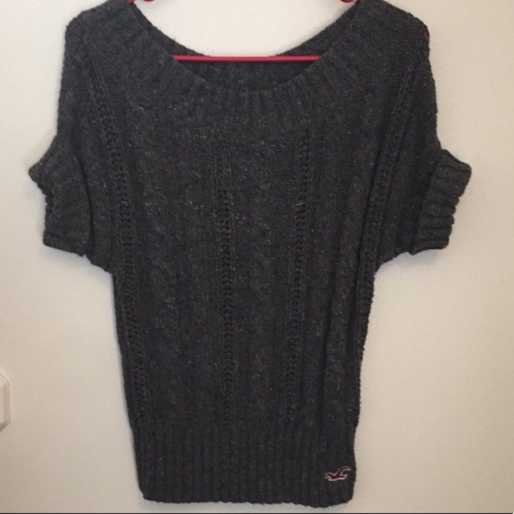 Gray short sleeves sweater